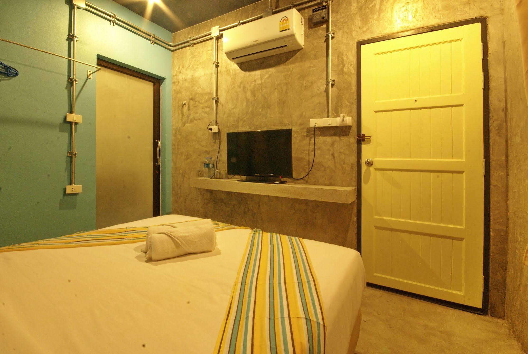 Seabox Khaolak Hostel Khao Lak Extérieur photo