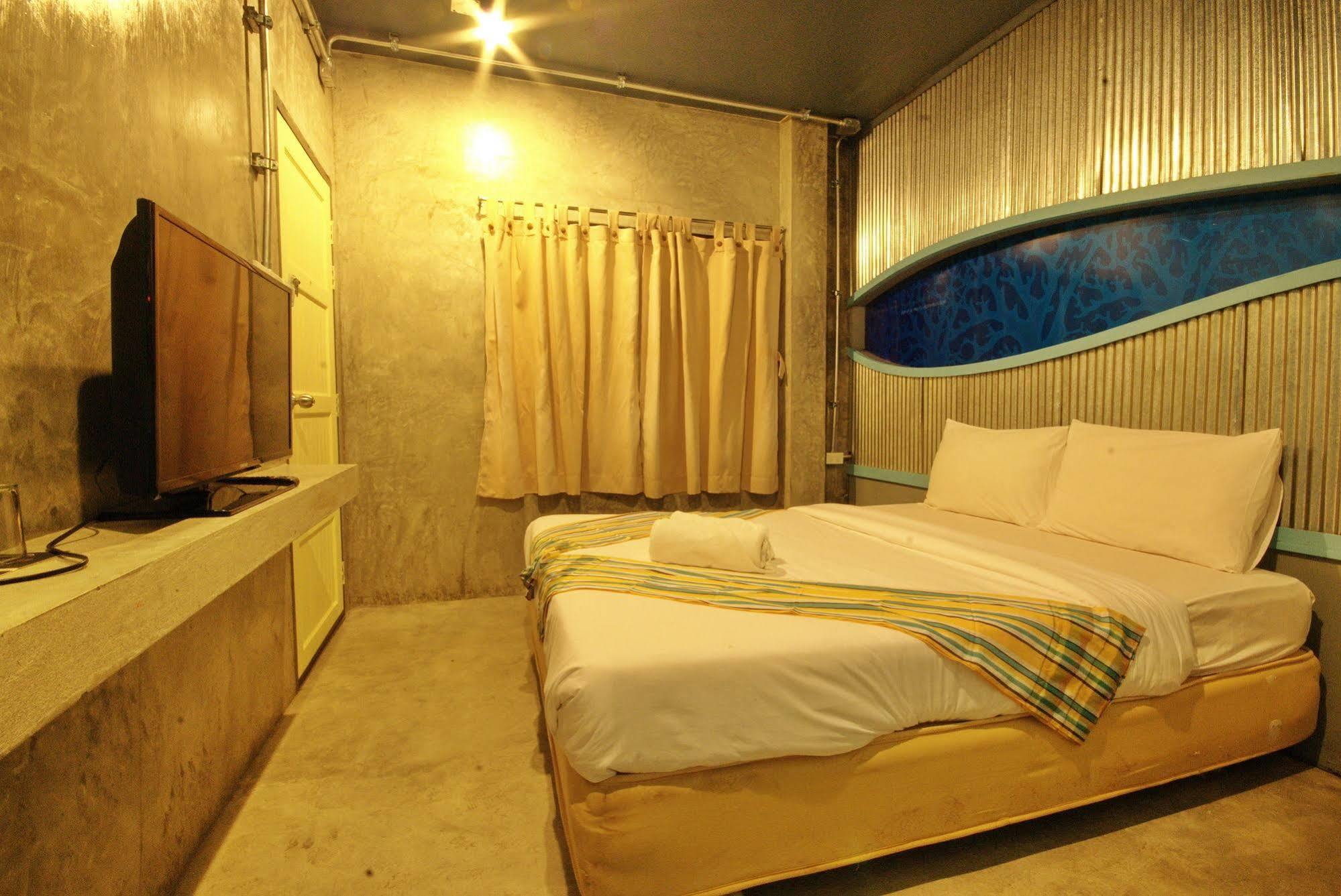 Seabox Khaolak Hostel Khao Lak Extérieur photo